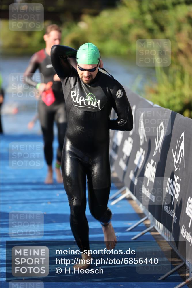25.08.2024 - Elbe Triathlon Hamburg H.Heesch http://msf.ph/oto/6856440 25.08.2024 09:04:47 Schwimmen 223, 265 meine-sportfotos.de