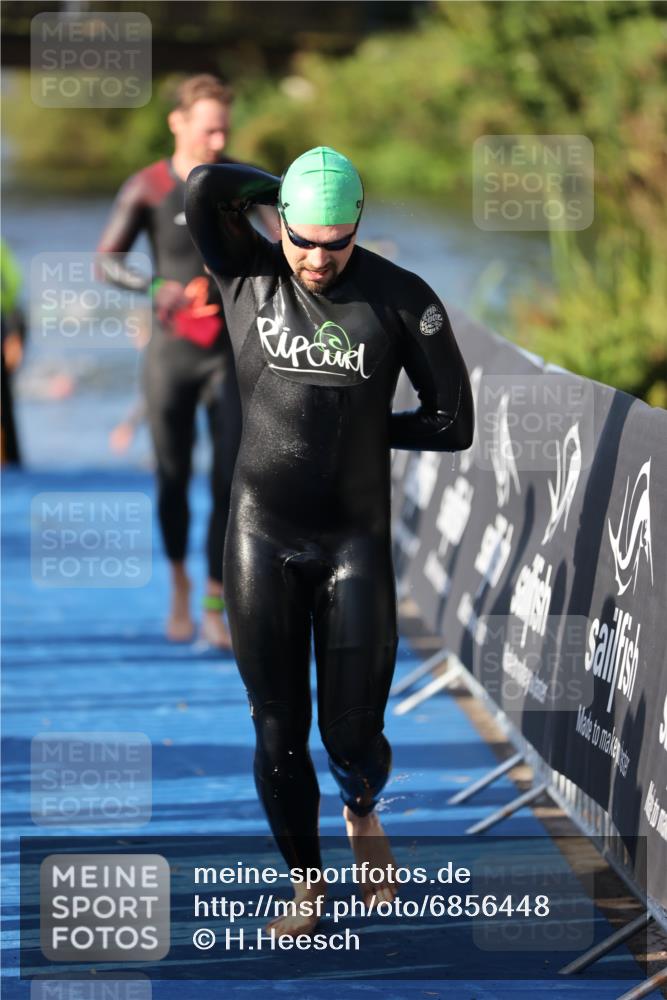 25.08.2024 - Elbe Triathlon Hamburg H.Heesch http://msf.ph/oto/6856448 25.08.2024 09:04:47 Schwimmen 223, 265 meine-sportfotos.de