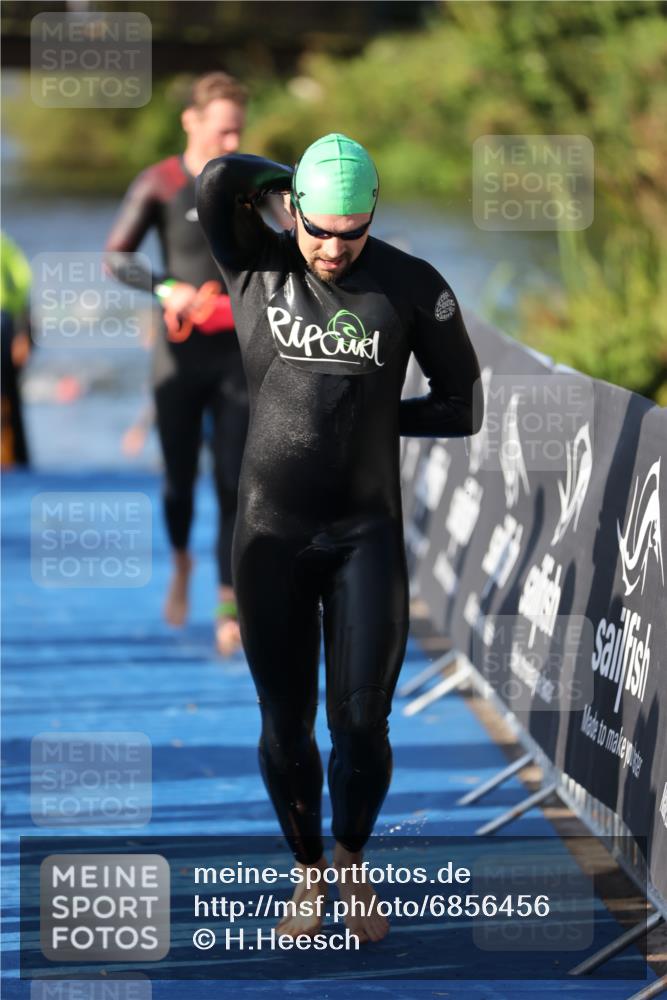 25.08.2024 - Elbe Triathlon Hamburg H.Heesch http://msf.ph/oto/6856456 25.08.2024 09:04:47 Schwimmen 223, 265 meine-sportfotos.de