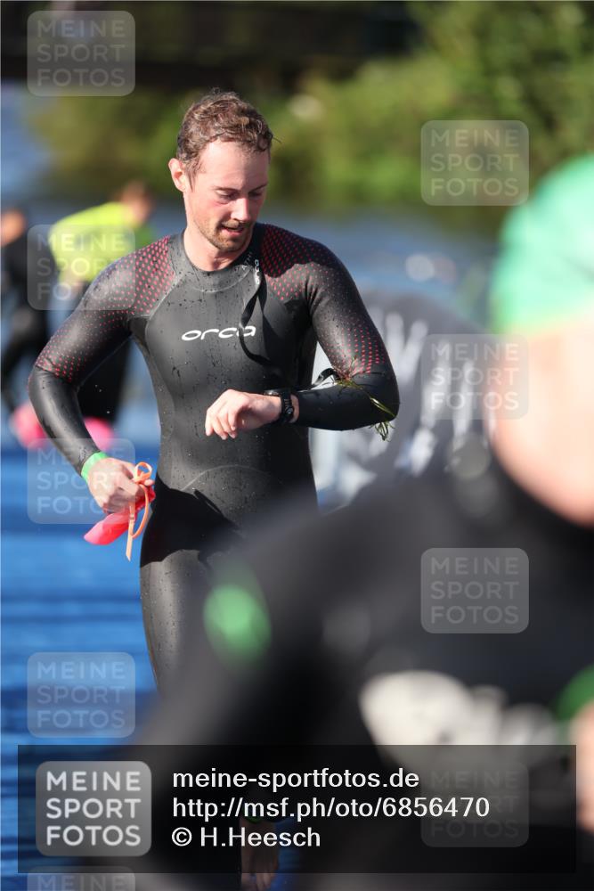 25.08.2024 - Elbe Triathlon Hamburg H.Heesch http://msf.ph/oto/6856470 25.08.2024 09:04:50 Schwimmen 223, 265 meine-sportfotos.de