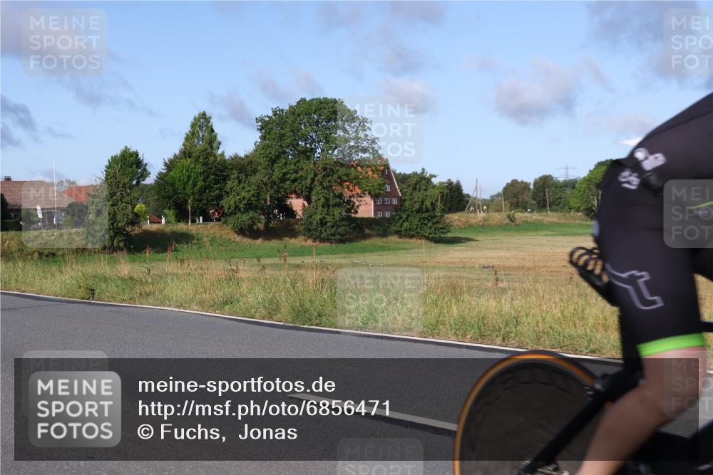 25.08.2024 - Elbe Triathlon Hamburg Fuchs,  Jonas http://msf.ph/oto/6856471 25.08.2024 09:19:53 Radfahren 281, 99, 38, 48 meine-sportfotos.de