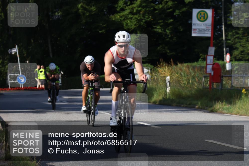 25.08.2024 - Elbe Triathlon Hamburg Fuchs,  Jonas http://msf.ph/oto/6856517 25.08.2024 09:20:05 Radfahren 232, 172, 336 meine-sportfotos.de