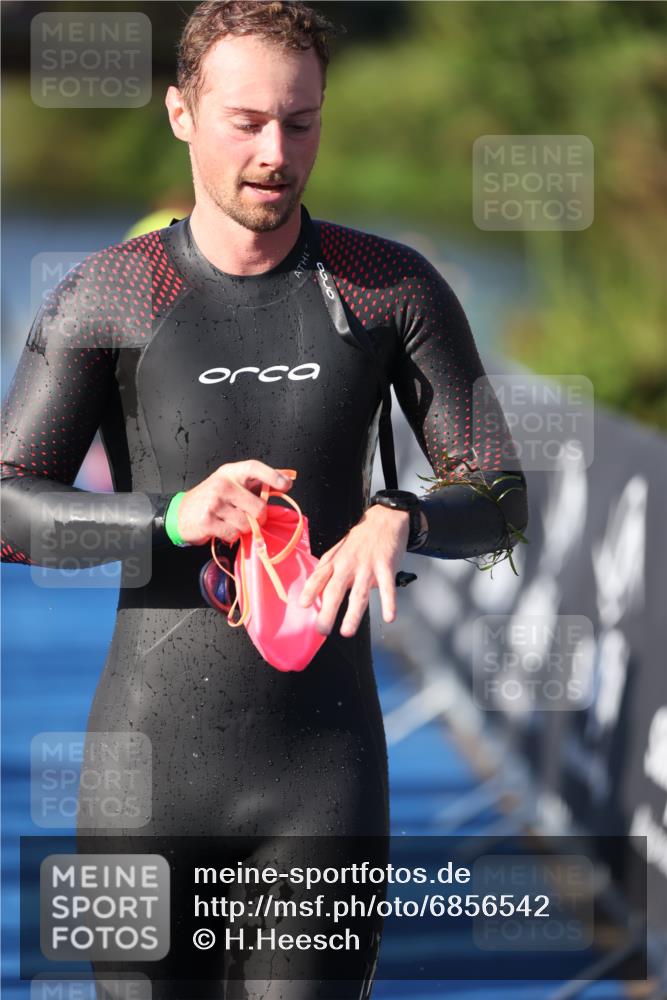 25.08.2024 - Elbe Triathlon Hamburg H.Heesch http://msf.ph/oto/6856542 25.08.2024 09:04:51 Schwimmen 223, 265 meine-sportfotos.de