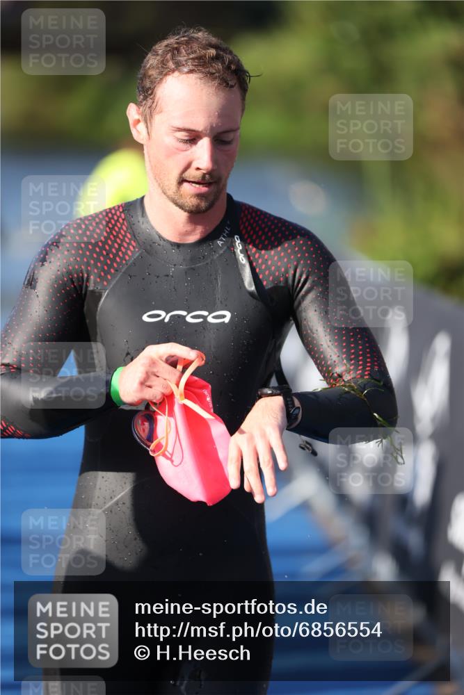 25.08.2024 - Elbe Triathlon Hamburg H.Heesch http://msf.ph/oto/6856554 25.08.2024 09:04:51 Schwimmen 223, 265 meine-sportfotos.de