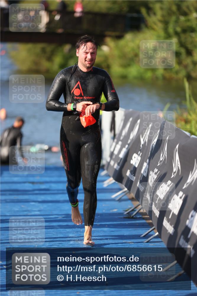 25.08.2024 - Elbe Triathlon Hamburg H.Heesch http://msf.ph/oto/6856615 25.08.2024 09:05:04 Schwimmen 223, 231, 264, 265 meine-sportfotos.de