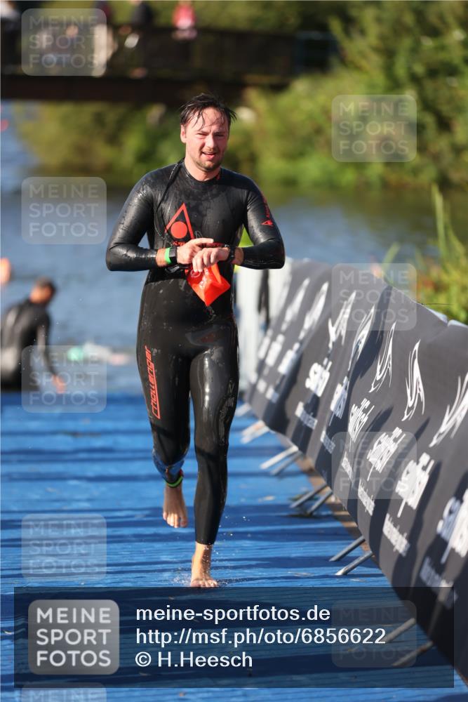 25.08.2024 - Elbe Triathlon Hamburg H.Heesch http://msf.ph/oto/6856622 25.08.2024 09:05:04 Schwimmen 223, 231, 264, 265 meine-sportfotos.de