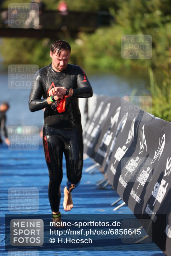 25.08.2024 - Elbe Triathlon Hamburg H.Heesch http://msf.ph/oto/6856645 25.08.2024 09:05:05 Schwimmen 223, 231, 264, 265 meine-sportfotos.de
