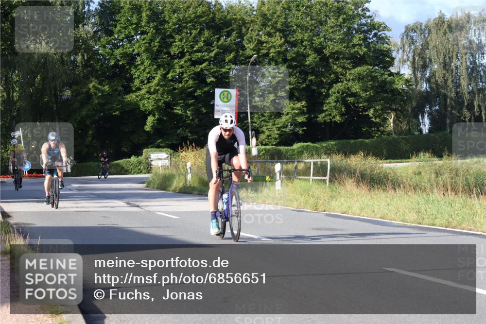 25.08.2024 - Elbe Triathlon Hamburg Fuchs,  Jonas http://msf.ph/oto/6856651 25.08.2024 09:20:14 Radfahren 263, 279, 322, 313 meine-sportfotos.de