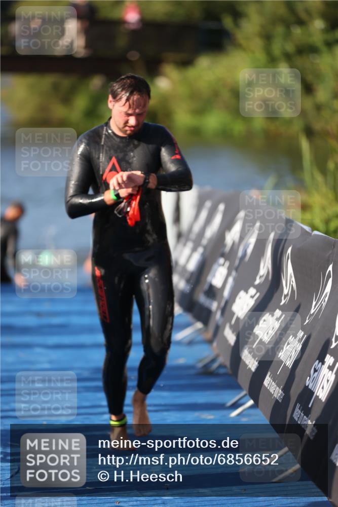 25.08.2024 - Elbe Triathlon Hamburg H.Heesch http://msf.ph/oto/6856652 25.08.2024 09:05:05 Schwimmen 223, 231, 264, 265 meine-sportfotos.de