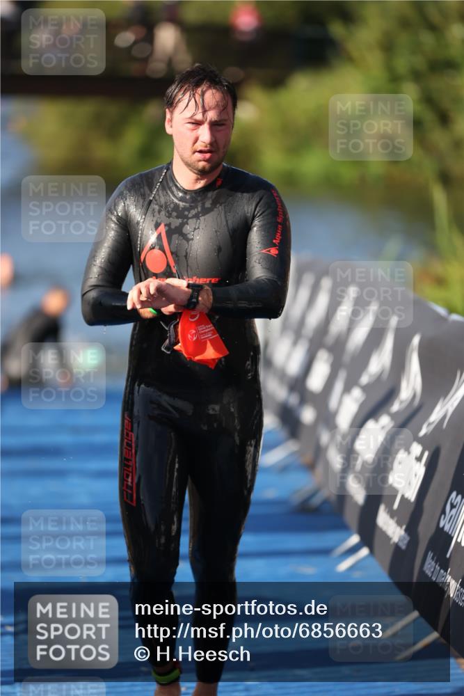 25.08.2024 - Elbe Triathlon Hamburg H.Heesch http://msf.ph/oto/6856663 25.08.2024 09:05:06 Schwimmen 223, 231, 264, 265 meine-sportfotos.de