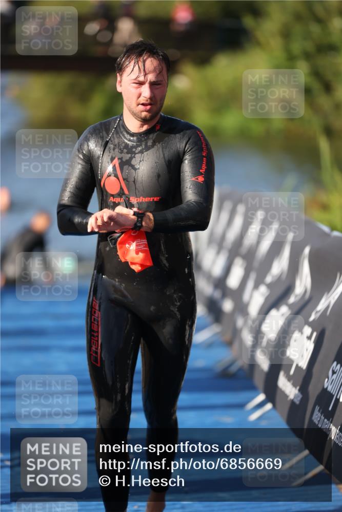 25.08.2024 - Elbe Triathlon Hamburg H.Heesch http://msf.ph/oto/6856669 25.08.2024 09:05:06 Schwimmen 223, 231, 264, 265 meine-sportfotos.de