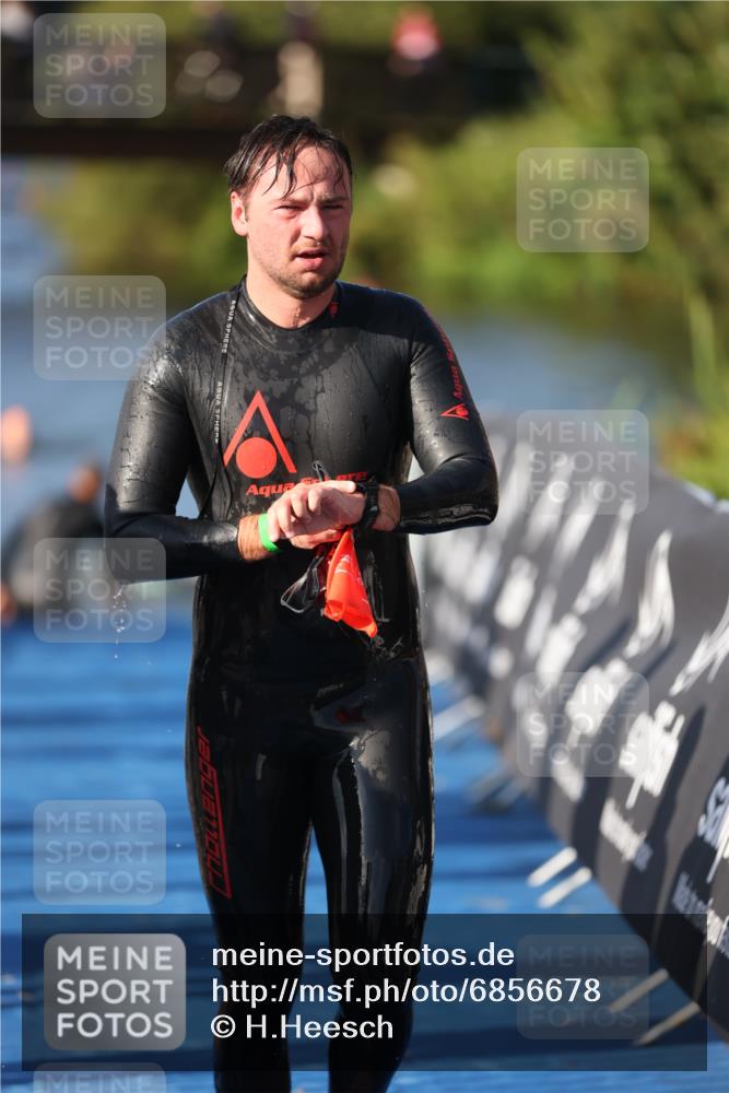 25.08.2024 - Elbe Triathlon Hamburg H.Heesch http://msf.ph/oto/6856678 25.08.2024 09:05:06 Schwimmen 223, 231, 264, 265 meine-sportfotos.de