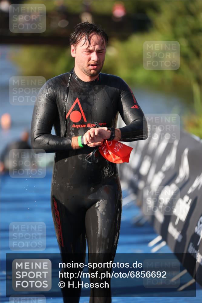 25.08.2024 - Elbe Triathlon Hamburg H.Heesch http://msf.ph/oto/6856692 25.08.2024 09:05:06 Schwimmen 223, 231, 264, 265 meine-sportfotos.de