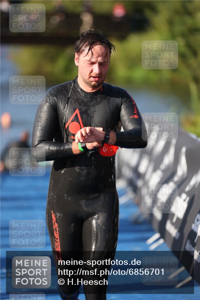 25.08.2024 - Elbe Triathlon Hamburg H.Heesch http://msf.ph/oto/6856701 25.08.2024 09:05:06 Schwimmen 223, 231, 264, 265 meine-sportfotos.de