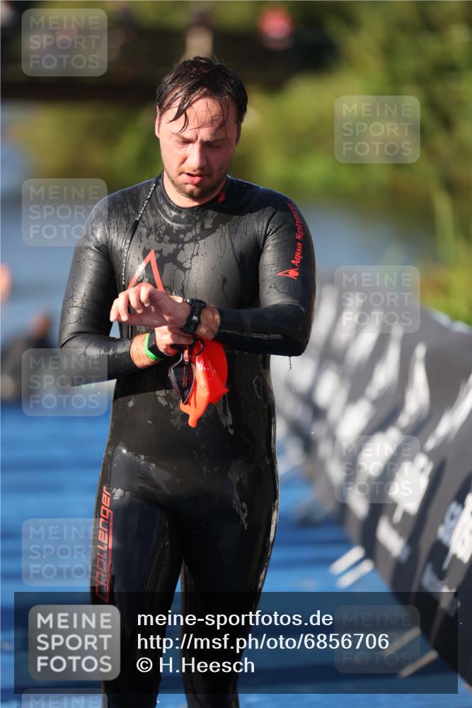 25.08.2024 - Elbe Triathlon Hamburg H.Heesch http://msf.ph/oto/6856706 25.08.2024 09:05:06 Schwimmen 223, 231, 264, 265 meine-sportfotos.de