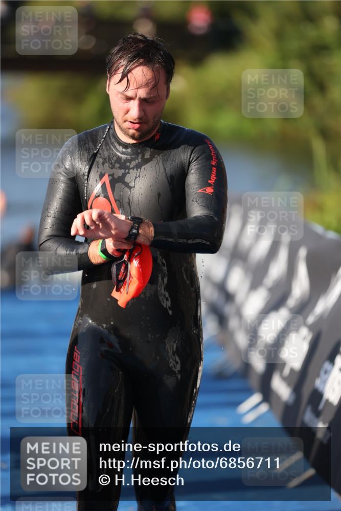 25.08.2024 - Elbe Triathlon Hamburg H.Heesch http://msf.ph/oto/6856711 25.08.2024 09:05:06 Schwimmen 223, 231, 264, 265 meine-sportfotos.de