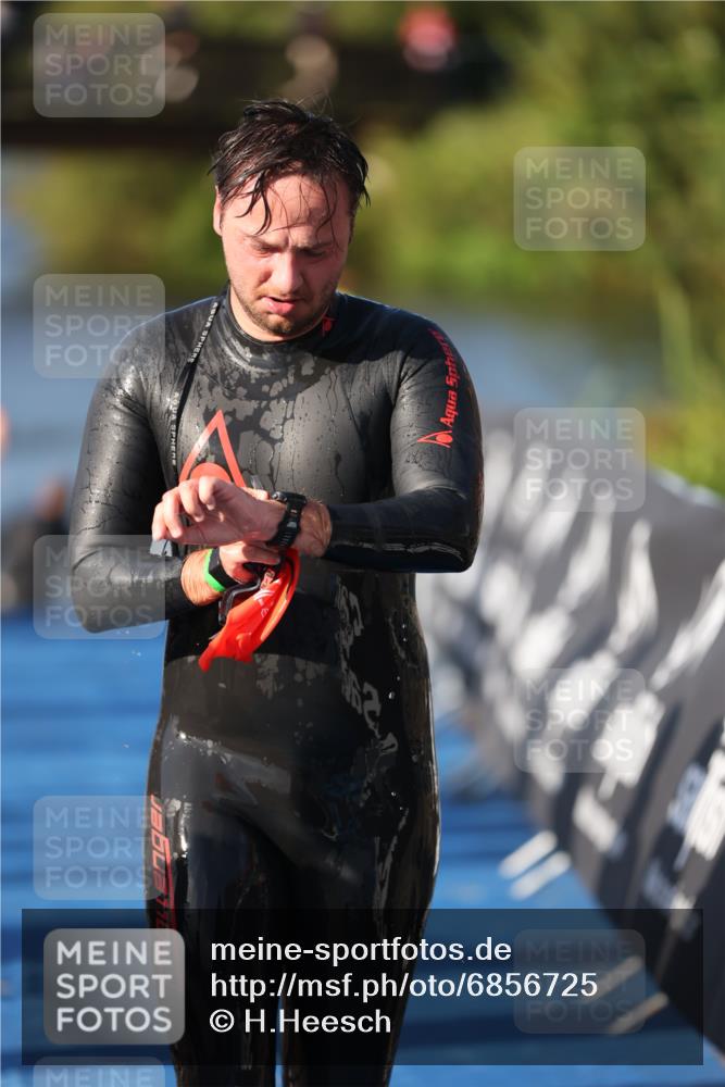 25.08.2024 - Elbe Triathlon Hamburg H.Heesch http://msf.ph/oto/6856725 25.08.2024 09:05:06 Schwimmen 223, 231, 264, 265 meine-sportfotos.de
