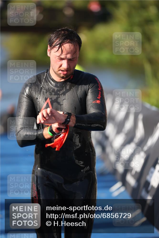 25.08.2024 - Elbe Triathlon Hamburg H.Heesch http://msf.ph/oto/6856729 25.08.2024 09:05:06 Schwimmen 223, 231, 264, 265 meine-sportfotos.de
