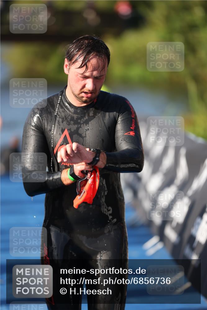 25.08.2024 - Elbe Triathlon Hamburg H.Heesch http://msf.ph/oto/6856736 25.08.2024 09:05:06 Schwimmen 223, 231, 264, 265 meine-sportfotos.de