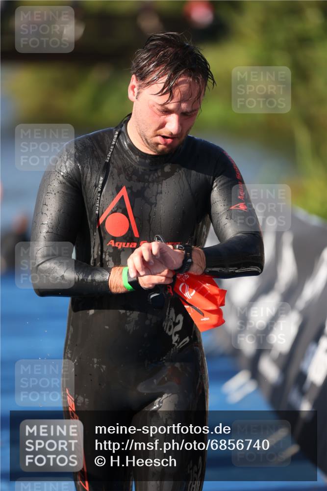 25.08.2024 - Elbe Triathlon Hamburg H.Heesch http://msf.ph/oto/6856740 25.08.2024 09:05:07 Schwimmen 223, 231, 264, 265 meine-sportfotos.de