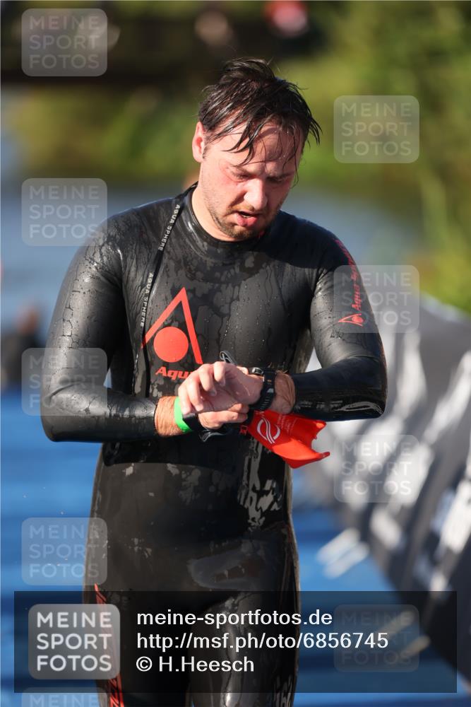 25.08.2024 - Elbe Triathlon Hamburg H.Heesch http://msf.ph/oto/6856745 25.08.2024 09:05:07 Schwimmen 223, 231, 264, 265 meine-sportfotos.de