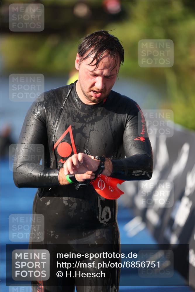 25.08.2024 - Elbe Triathlon Hamburg H.Heesch http://msf.ph/oto/6856751 25.08.2024 09:05:07 Schwimmen 223, 231, 264, 265 meine-sportfotos.de