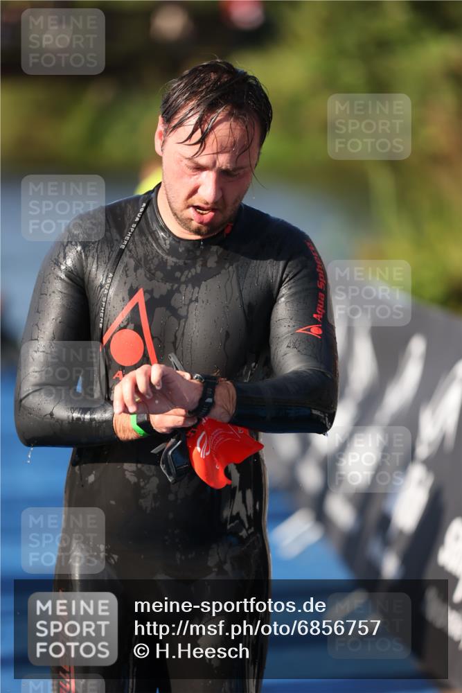 25.08.2024 - Elbe Triathlon Hamburg H.Heesch http://msf.ph/oto/6856757 25.08.2024 09:05:07 Schwimmen 223, 231, 264, 265 meine-sportfotos.de