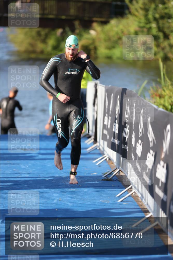 25.08.2024 - Elbe Triathlon Hamburg H.Heesch http://msf.ph/oto/6856770 25.08.2024 09:05:17 Schwimmen 223, 231, 256, 264, 289 meine-sportfotos.de