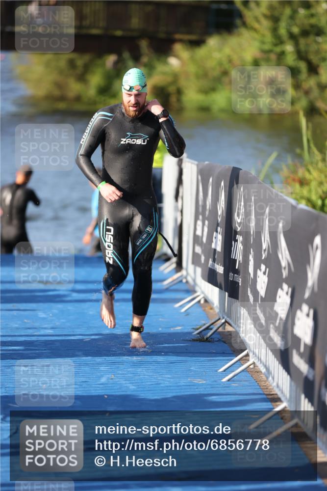 25.08.2024 - Elbe Triathlon Hamburg H.Heesch http://msf.ph/oto/6856778 25.08.2024 09:05:17 Schwimmen 223, 231, 256, 264, 289 meine-sportfotos.de