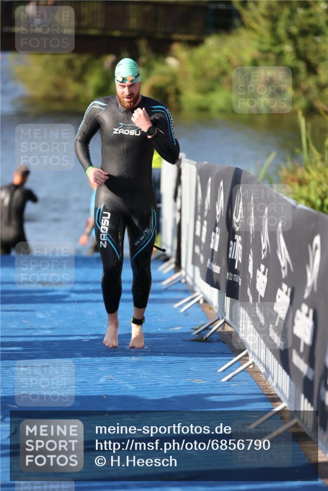 25.08.2024 - Elbe Triathlon Hamburg H.Heesch http://msf.ph/oto/6856790 25.08.2024 09:05:17 Schwimmen 223, 231, 256, 264, 289 meine-sportfotos.de