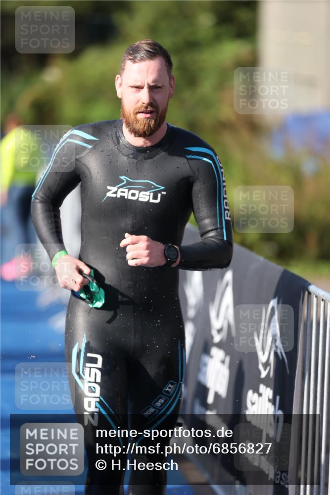 25.08.2024 - Elbe Triathlon Hamburg H.Heesch http://msf.ph/oto/6856827 25.08.2024 09:05:20 Schwimmen 231, 256, 264, 289 meine-sportfotos.de