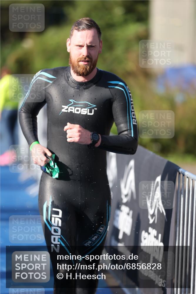 25.08.2024 - Elbe Triathlon Hamburg H.Heesch http://msf.ph/oto/6856828 25.08.2024 09:05:20 Schwimmen 231, 256, 264, 289 meine-sportfotos.de