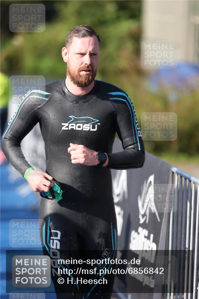 25.08.2024 - Elbe Triathlon Hamburg H.Heesch http://msf.ph/oto/6856842 25.08.2024 09:05:20 Schwimmen 231, 256, 264, 289 meine-sportfotos.de