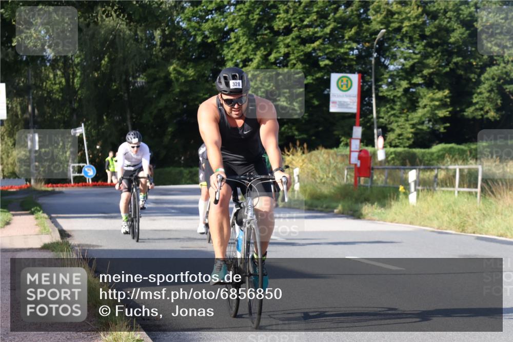 25.08.2024 - Elbe Triathlon Hamburg Fuchs,  Jonas http://msf.ph/oto/6856850 25.08.2024 09:20:30 Radfahren 109, 328, 274, 224, 316, 159 meine-sportfotos.de
