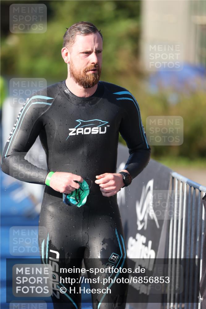 25.08.2024 - Elbe Triathlon Hamburg H.Heesch http://msf.ph/oto/6856853 25.08.2024 09:05:20 Schwimmen 231, 256, 264, 289 meine-sportfotos.de