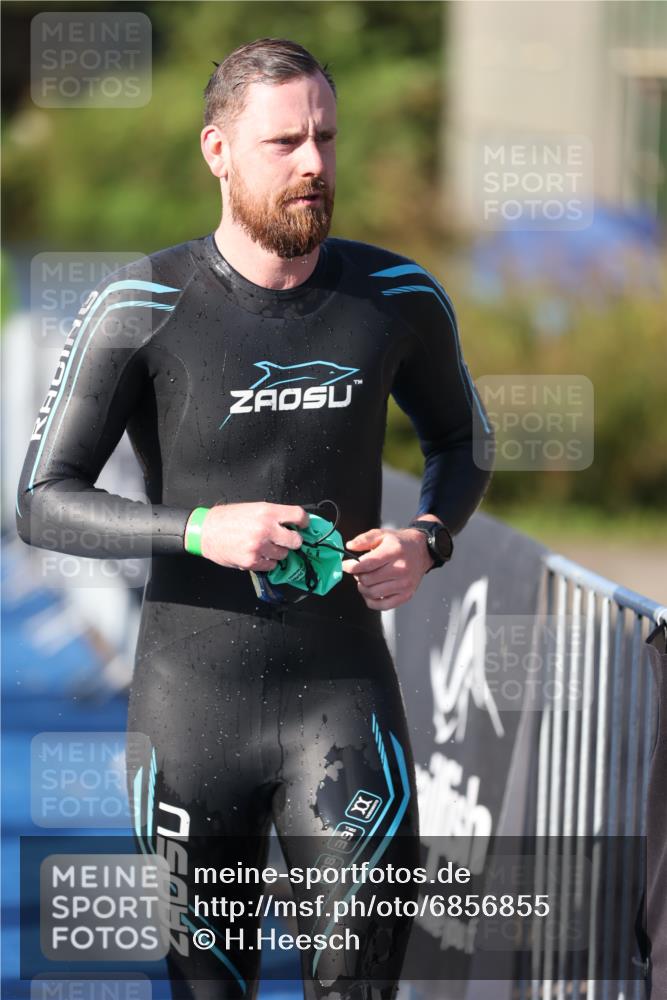 25.08.2024 - Elbe Triathlon Hamburg H.Heesch http://msf.ph/oto/6856855 25.08.2024 09:05:20 Schwimmen 231, 256, 264, 289 meine-sportfotos.de