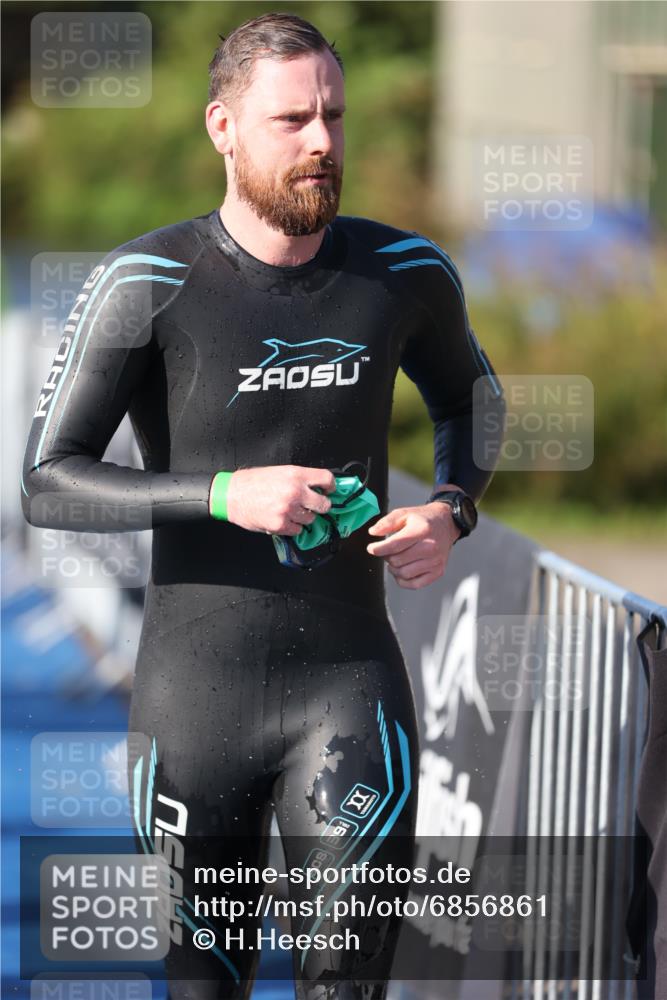 25.08.2024 - Elbe Triathlon Hamburg H.Heesch http://msf.ph/oto/6856861 25.08.2024 09:05:20 Schwimmen 231, 256, 264, 289 meine-sportfotos.de