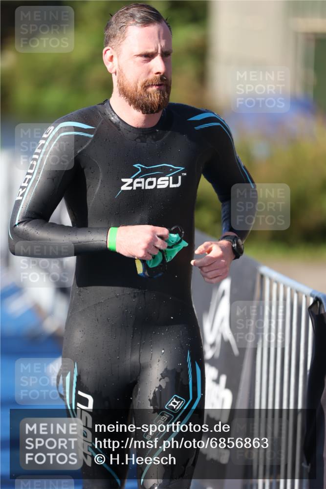 25.08.2024 - Elbe Triathlon Hamburg H.Heesch http://msf.ph/oto/6856863 25.08.2024 09:05:20 Schwimmen 231, 256, 264, 289 meine-sportfotos.de