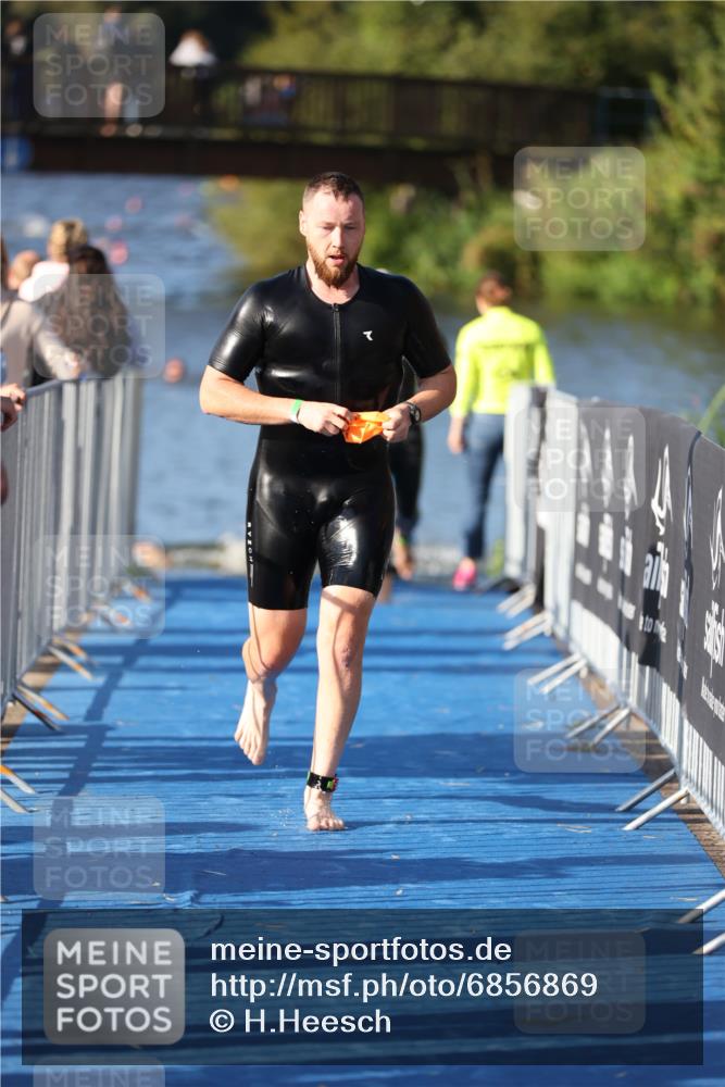 25.08.2024 - Elbe Triathlon Hamburg H.Heesch http://msf.ph/oto/6856869 25.08.2024 09:05:32 Schwimmen 256, 264, 289 meine-sportfotos.de