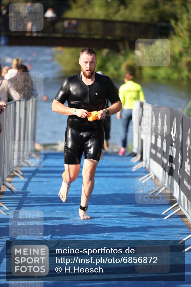 25.08.2024 - Elbe Triathlon Hamburg H.Heesch http://msf.ph/oto/6856872 25.08.2024 09:05:32 Schwimmen 256, 264, 289 meine-sportfotos.de
