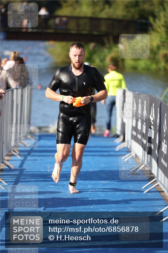 25.08.2024 - Elbe Triathlon Hamburg H.Heesch http://msf.ph/oto/6856878 25.08.2024 09:05:32 Schwimmen 256, 264, 289 meine-sportfotos.de