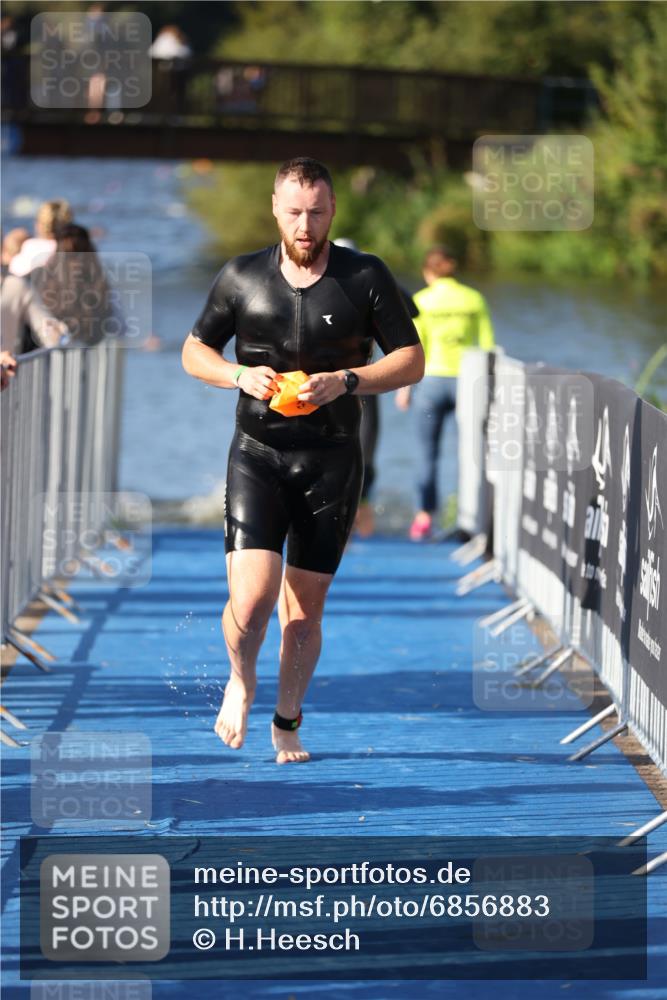 25.08.2024 - Elbe Triathlon Hamburg H.Heesch http://msf.ph/oto/6856883 25.08.2024 09:05:32 Schwimmen 256, 264, 289 meine-sportfotos.de
