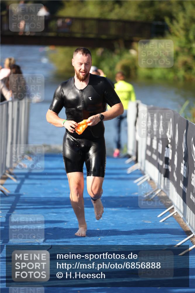 25.08.2024 - Elbe Triathlon Hamburg H.Heesch http://msf.ph/oto/6856888 25.08.2024 09:05:32 Schwimmen 256, 264, 289 meine-sportfotos.de