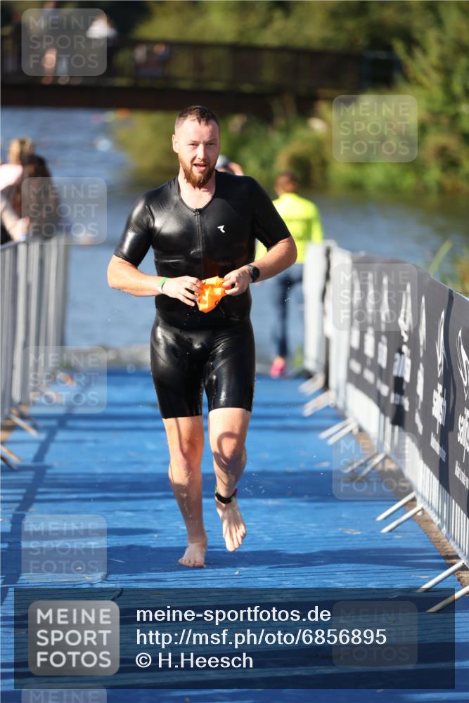 25.08.2024 - Elbe Triathlon Hamburg H.Heesch http://msf.ph/oto/6856895 25.08.2024 09:05:32 Schwimmen 256, 264, 289 meine-sportfotos.de