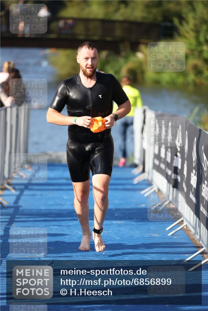 25.08.2024 - Elbe Triathlon Hamburg H.Heesch http://msf.ph/oto/6856899 25.08.2024 09:05:32 Schwimmen 256, 264, 289 meine-sportfotos.de