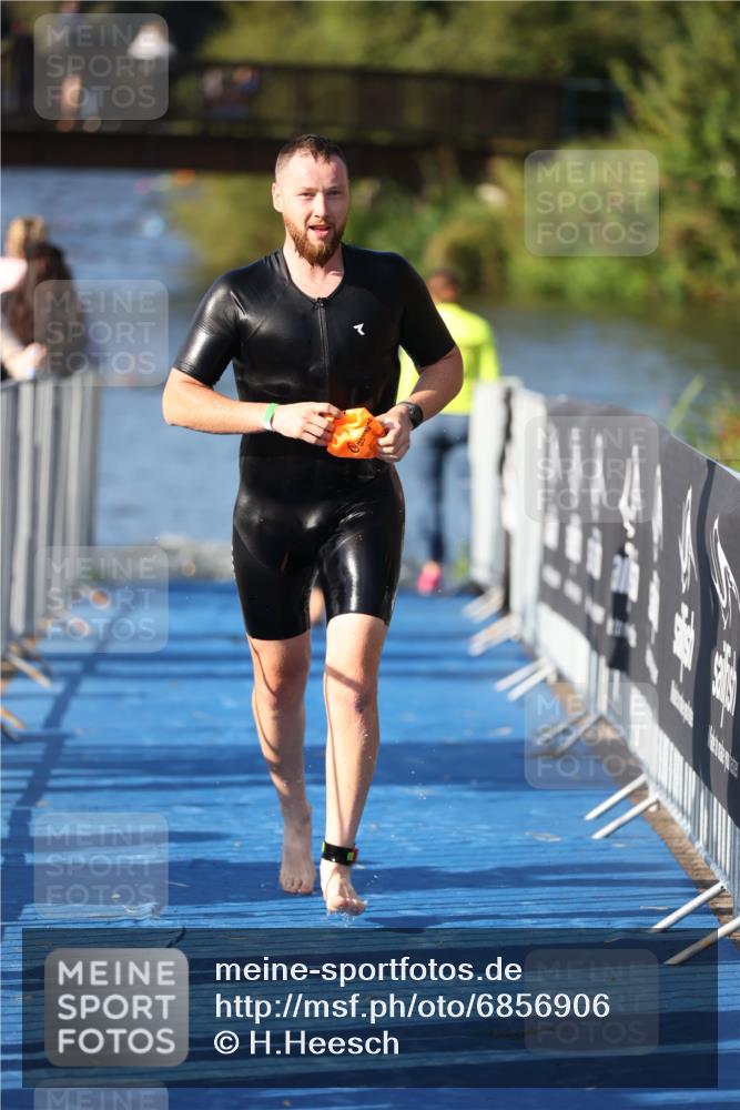 25.08.2024 - Elbe Triathlon Hamburg H.Heesch http://msf.ph/oto/6856906 25.08.2024 09:05:32 Schwimmen 256, 264, 289 meine-sportfotos.de
