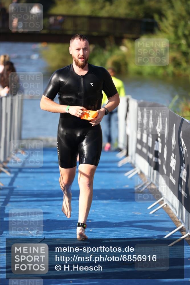 25.08.2024 - Elbe Triathlon Hamburg H.Heesch http://msf.ph/oto/6856916 25.08.2024 09:05:32 Schwimmen 256, 264, 289 meine-sportfotos.de