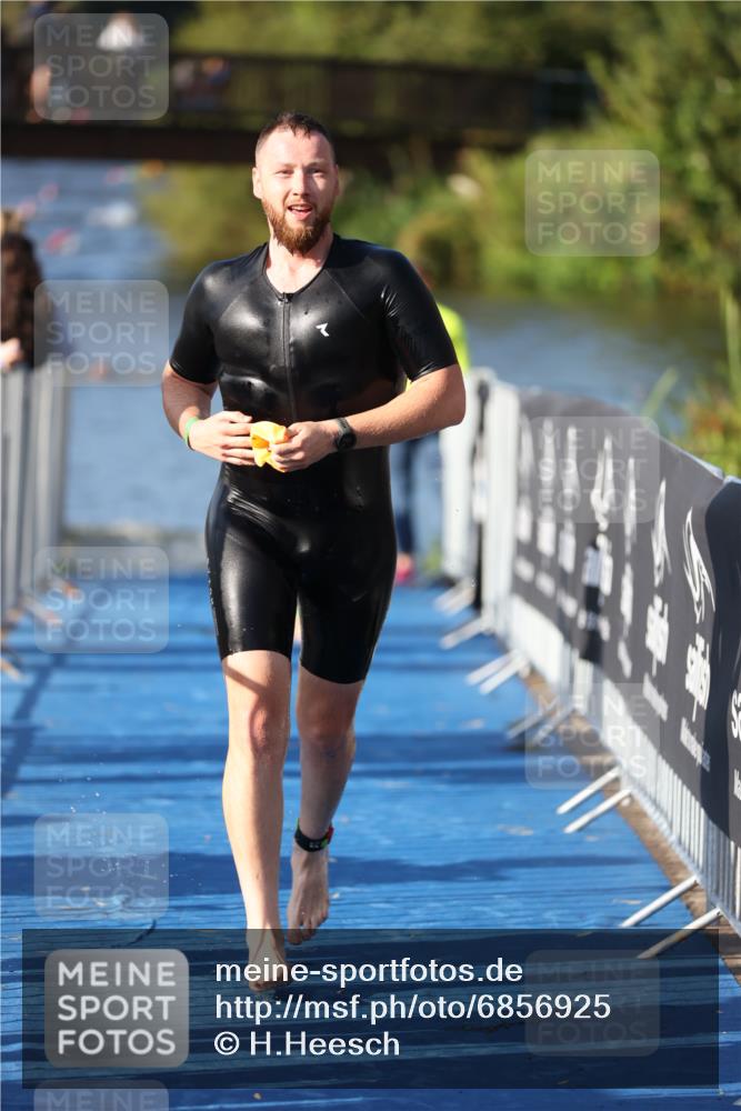 25.08.2024 - Elbe Triathlon Hamburg H.Heesch http://msf.ph/oto/6856925 25.08.2024 09:05:33 Schwimmen 256, 264, 289 meine-sportfotos.de
