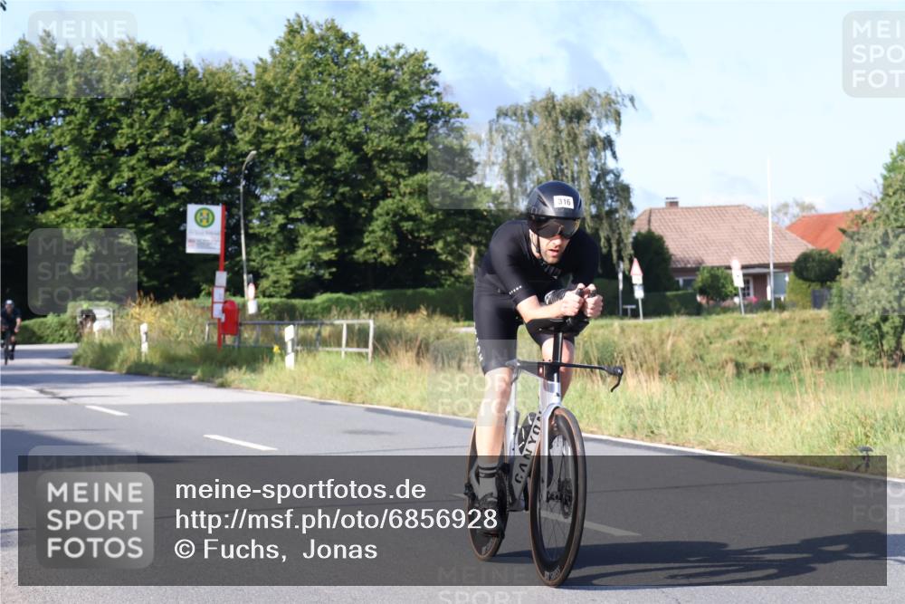25.08.2024 - Elbe Triathlon Hamburg Fuchs,  Jonas http://msf.ph/oto/6856928 25.08.2024 09:20:35 Radfahren 328, 274, 224, 316, 159, 245, 80, 433 meine-sportfotos.de