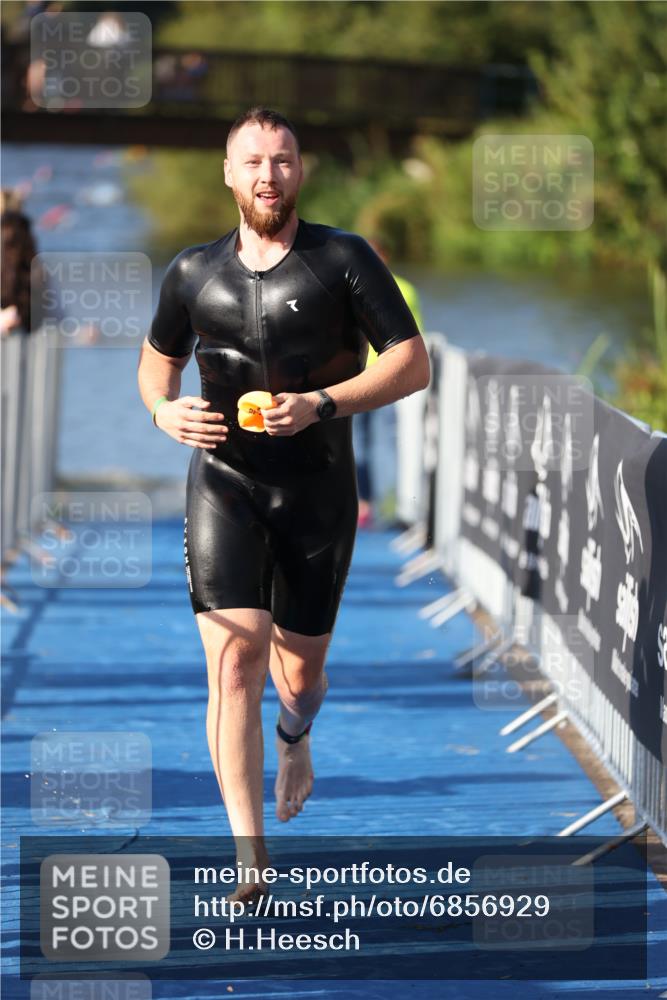 25.08.2024 - Elbe Triathlon Hamburg H.Heesch http://msf.ph/oto/6856929 25.08.2024 09:05:33 Schwimmen 256, 264, 289 meine-sportfotos.de